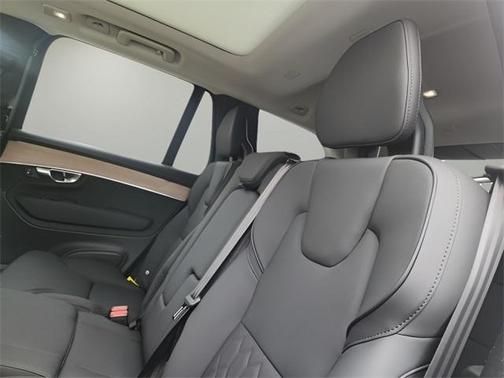 2025 Volvo XC90 B6 Plus 7-Seater