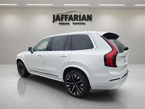 2025 Volvo XC90 B6 Plus 7-Seater