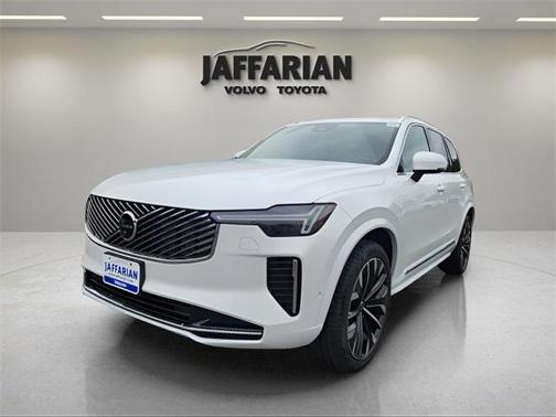 2025 Volvo XC90 B6 Plus 7-Seater