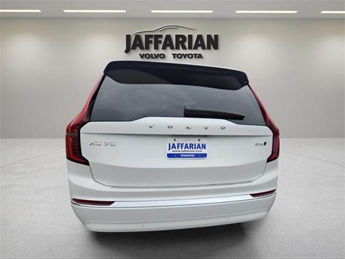 2025 Volvo XC90 B6 Plus 7-Seater