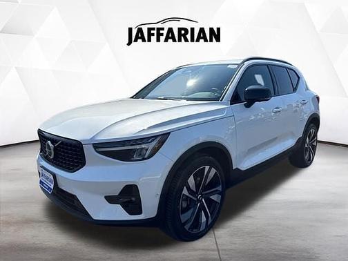 2023 Volvo XC40 Plus