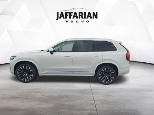 Crystal White Pearl 2026 Volvo XC90 B6 Ultra