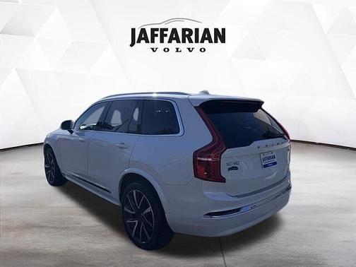 2023 Volvo XC90 Plus