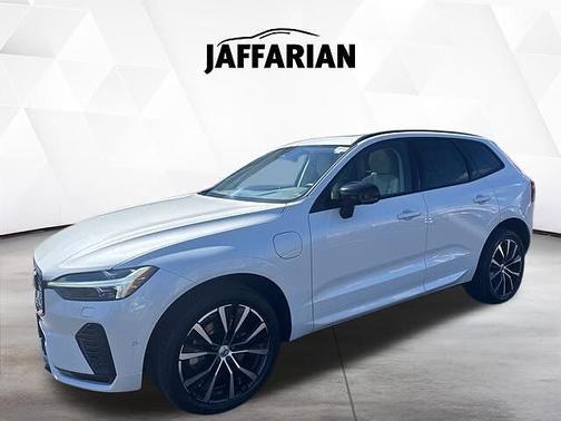 2023 Volvo XC60 Plus