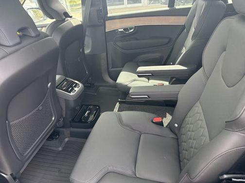 Onyx Black Metallic 2026 Volvo XC90 B6 Plus 6-Seater