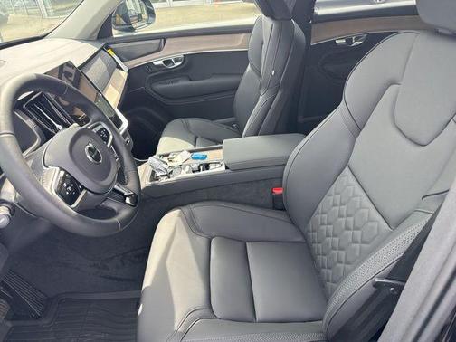 Onyx Black Metallic 2026 Volvo XC90 B6 Plus 6-Seater