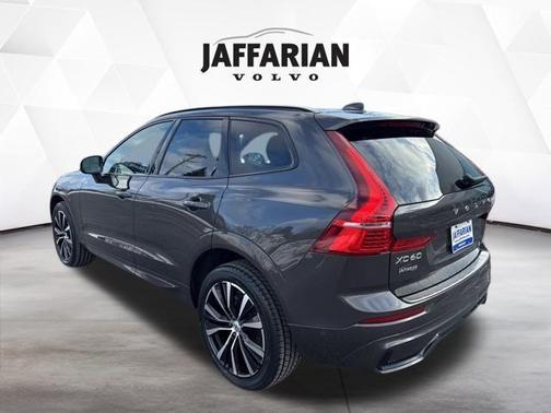 2024 Volvo XC60 B5 Plus Dark Theme