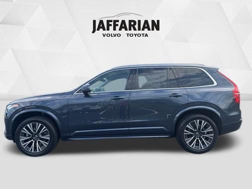 2022 Volvo XC90 T5 Momentum 7 Passenger