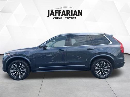 2022 Volvo XC90 T5 Momentum 7 Passenger