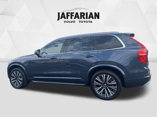 2022 Volvo XC90 T5 Momentum 7 Passenger