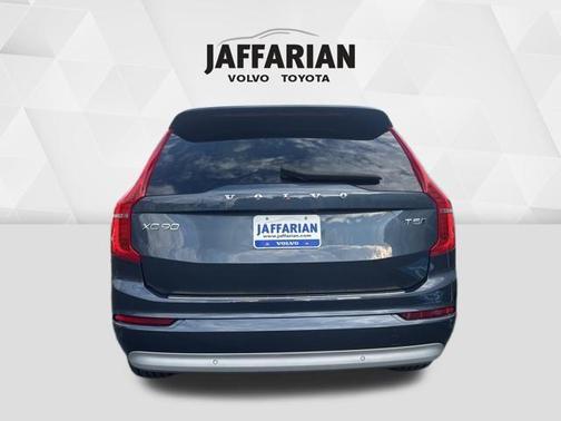 2022 Volvo XC90 T5 Momentum 7 Passenger