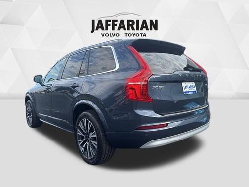 2022 Volvo XC90 T5 Momentum 7 Passenger