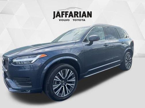 2022 Volvo XC90 T5 Momentum 7 Passenger