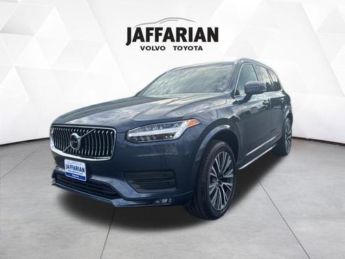2022 Volvo XC90 T5 Momentum 7 Passenger