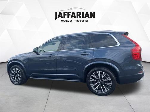 2022 Volvo XC90 T5 Momentum 7 Passenger