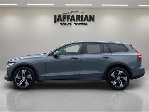 2024 Volvo V60 Cross Country B5 Plus