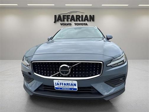 2024 Volvo V60 Cross Country B5 Plus