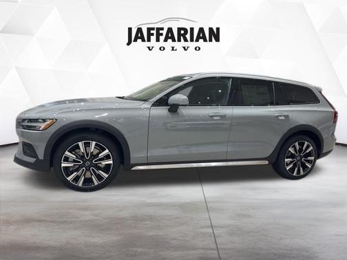 Gray Metallic 2026 Volvo V60 Cross Country B5 Ultra