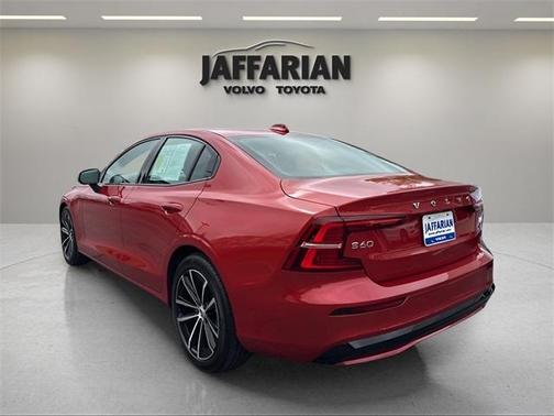 2023 Volvo S60 Recharge Plug-In Hybrid T8 Plus Dark Theme