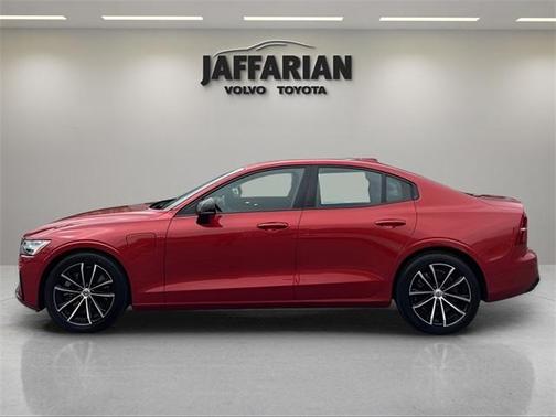 2023 Volvo S60 Recharge Plug-In Hybrid T8 Plus Dark Theme