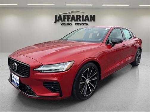 2023 Volvo S60 Recharge Plug-In Hybrid T8 Plus Dark Theme