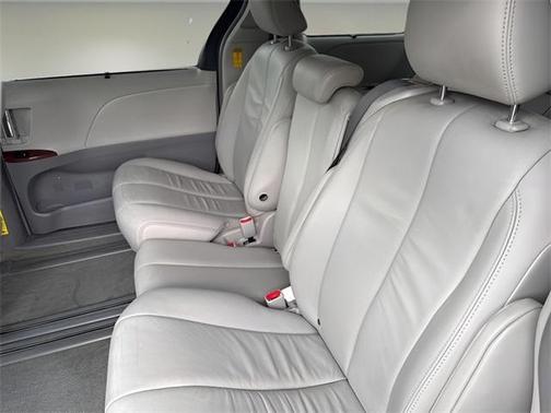 2014 Toyota Sienna XLE