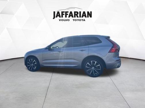 2023 Volvo XC60 B5 Plus Dark Theme