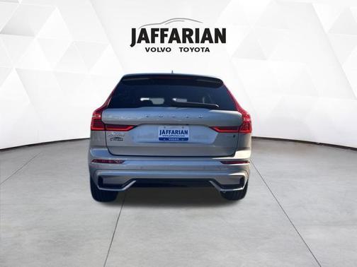 2023 Volvo XC60 B5 Plus Dark Theme