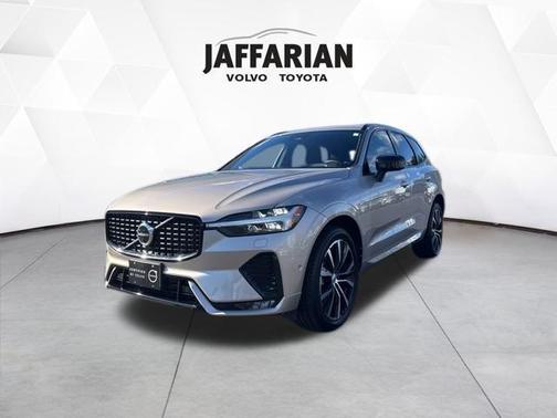 2023 Volvo XC60 B5 Plus Dark Theme