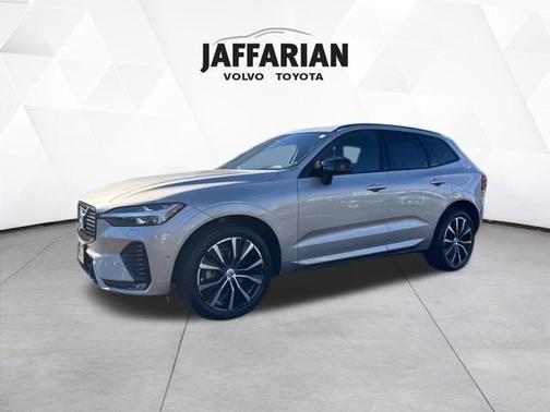 2023 Volvo XC60 B5 Plus Dark Theme