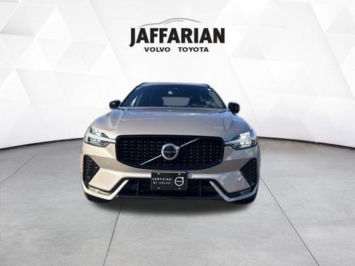 2023 Volvo XC60 B5 Plus Dark Theme