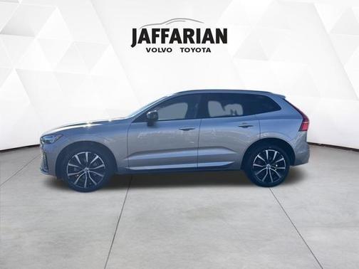 2023 Volvo XC60 B5 Plus Dark Theme