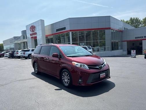 2018 Toyota Sienna XLE