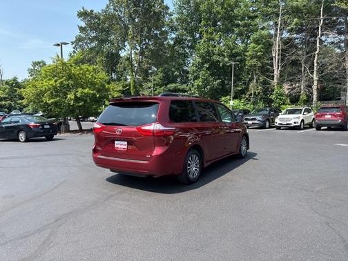 2018 Toyota Sienna XLE