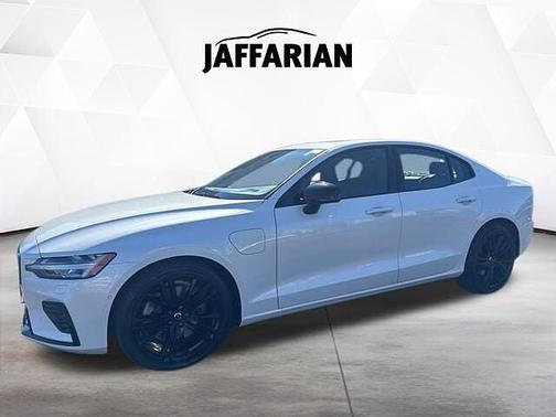 Crystal White 2023 Volvo S60 Plus