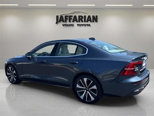 2023 Volvo S60 B5 Ultimate Bright Theme