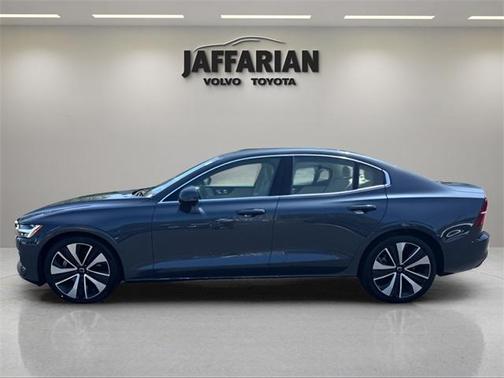 2023 Volvo S60 B5 Ultimate Bright Theme