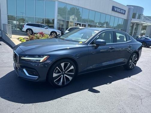 2023 Volvo S60 B5 Ultimate Bright Theme