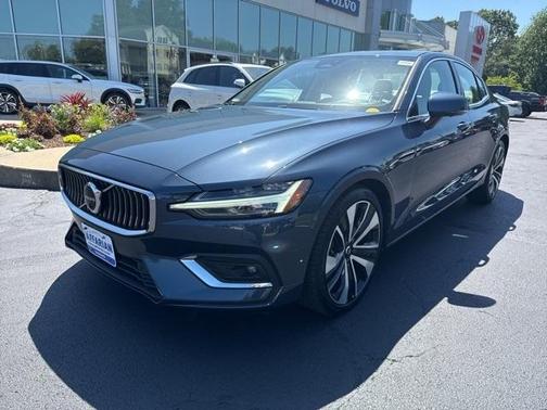 2023 Volvo S60 B5 Ultimate Bright Theme