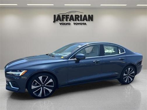 2023 Volvo S60 B5 Ultimate Bright Theme