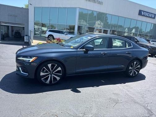 2023 Volvo S60 B5 Ultimate Bright Theme