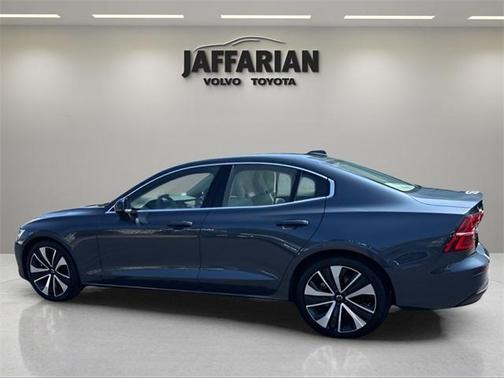 2023 Volvo S60 B5 Ultimate Bright Theme
