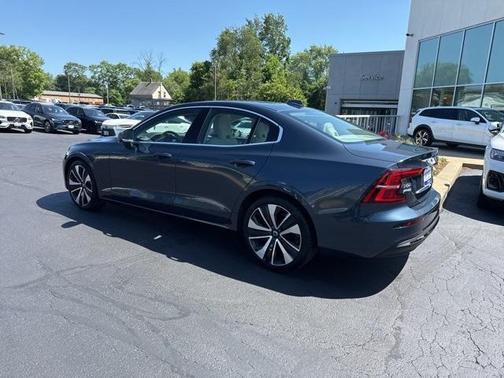 2023 Volvo S60 B5 Ultimate Bright Theme