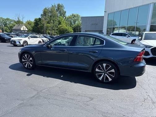 2023 Volvo S60 B5 Ultimate Bright Theme