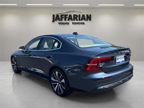 2023 Volvo S60 B5 Ultimate Bright Theme