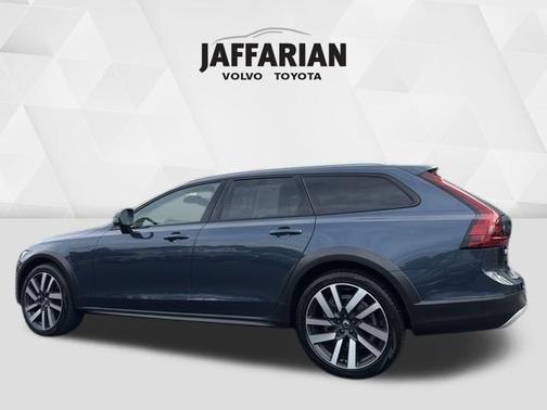 2023 Volvo V90 Cross Country B6 Plus