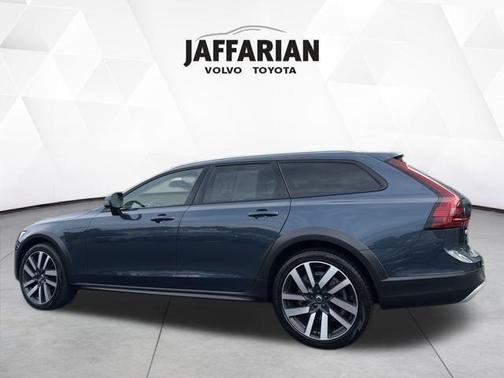 2023 Volvo V90 Cross Country B6 Plus