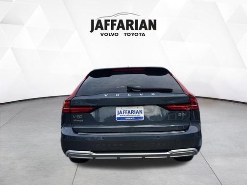 2023 Volvo V90 Cross Country B6 Plus