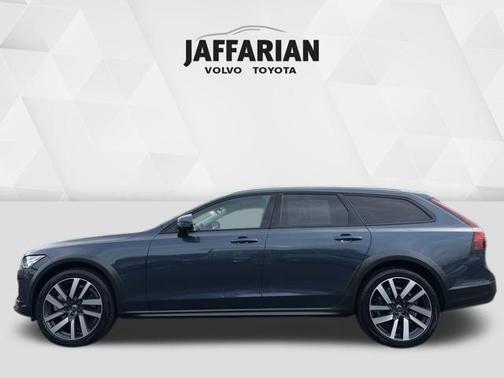 2023 Volvo V90 Cross Country B6 Plus