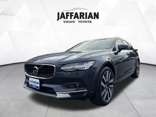 2023 Volvo V90 Cross Country B6 Plus